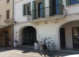 Pasticceria Chiarato outside