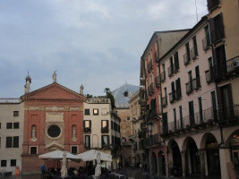 Pizzeria Lanterna outside