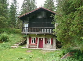 Rifugio Mario Vazzoler outside