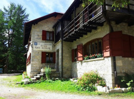 Rifugio Mario Vazzoler outside