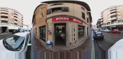 Pizza In Arrivo food