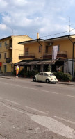 Gelateria Chocolat outside