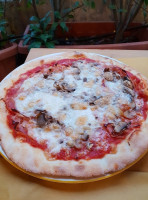 Pizzeria Via Veneto food