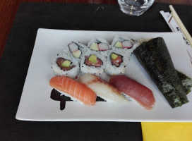 Vogliadisushi food