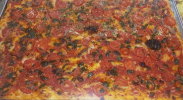 100celle Pizza food