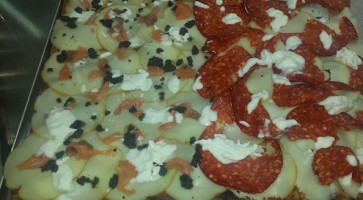 100celle Pizza food