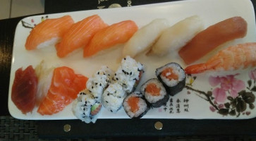 Sisi Sushi food