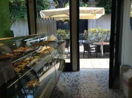 Pasticceria Caffetteria Dolce Borgo inside