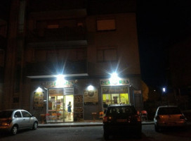 Pizzeria Da Piero outside