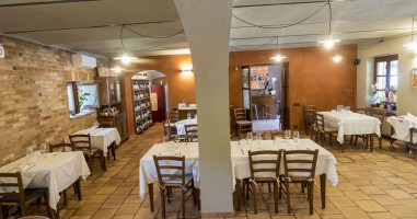 Osteria Italia inside