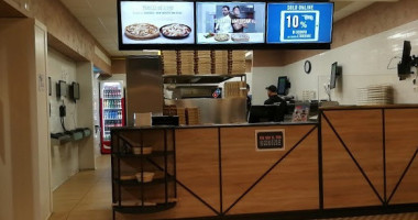 Domino's Pizza Broseta inside