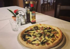 Pizzeria Bridi food