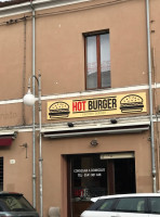 Hotburger outside