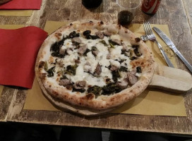 Pizzeria Napulegna food