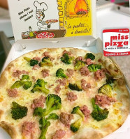 Miss Pizza Tor Vergata food