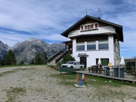 Rifugio Monte Agudo outside