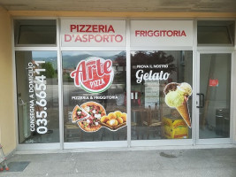 Arte Pizza inside