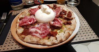 Giotto Pizzeria food