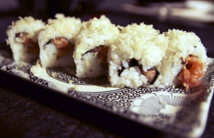 Iume Sushi food