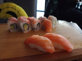 Iume Sushi food