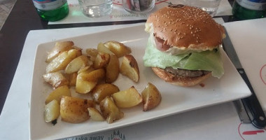 Fatto Bene Burger Buonarroti food