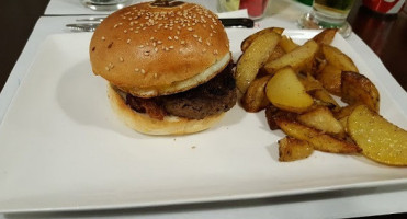 Fatto Bene Burger Buonarroti food