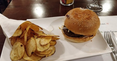 Fatto Bene Burger Buonarroti food