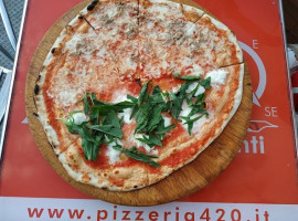 Pizzeria 420 Quattroventi food