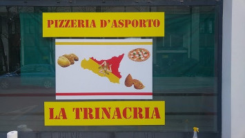 La Trinacria outside