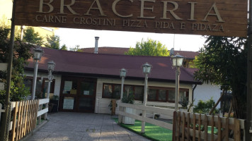 La Braceria outside