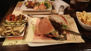 13 Gobbi Pub food