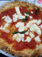 Artusi Pizzeria food