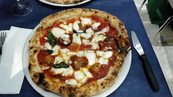 Artusi Pizzeria food