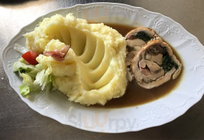 Hospůdka A U Kostela food