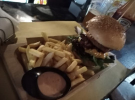 Domini Pub Hamburgeria food