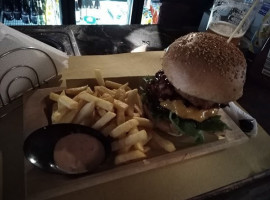 Domini Pub Hamburgeria food