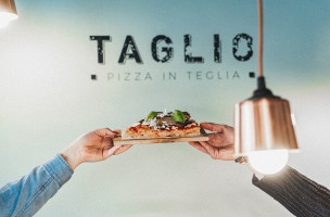 Taglio Pizza In Teglia food