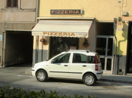 Pizzeria Pettinari Patrick outside