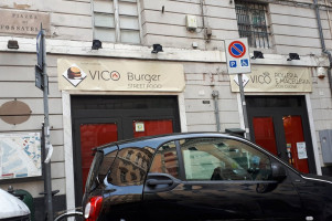 Vico Burger outside