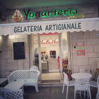 Yogurteria-gelateria Del Viale inside