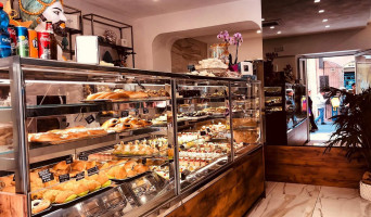 Mennula Sicilian Bakery outside