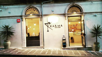 Karma Coffee Lounge Noto inside