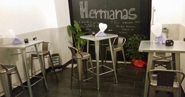 Hermanas Coffe Food inside