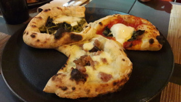 Pizzeria Partenope food