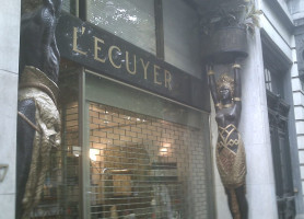 L'ecuyer outside