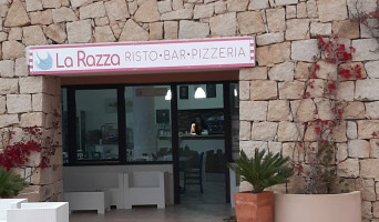 La Razza Ristobar-pizzeria outside