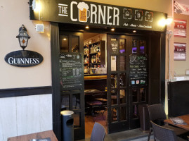 The Corner Pub Sorrento inside