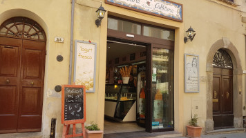 Gelateria Artigianale outside