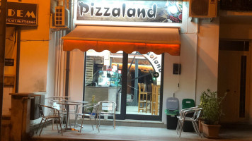 Pizzaland inside