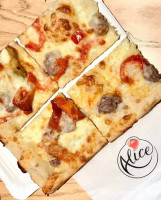 Alice Pizza food